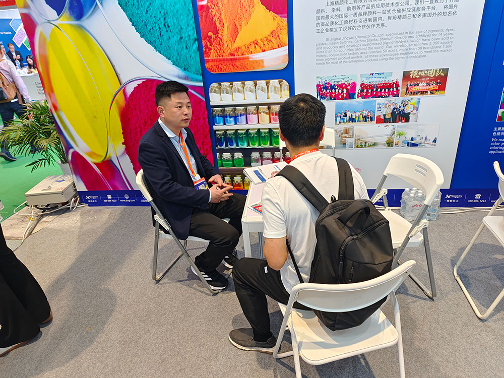 精顏化工與客戶深入交流