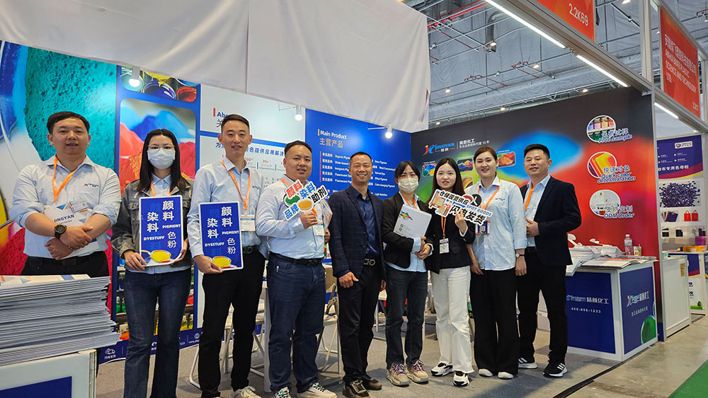 團隊展會現(xiàn)場大合照