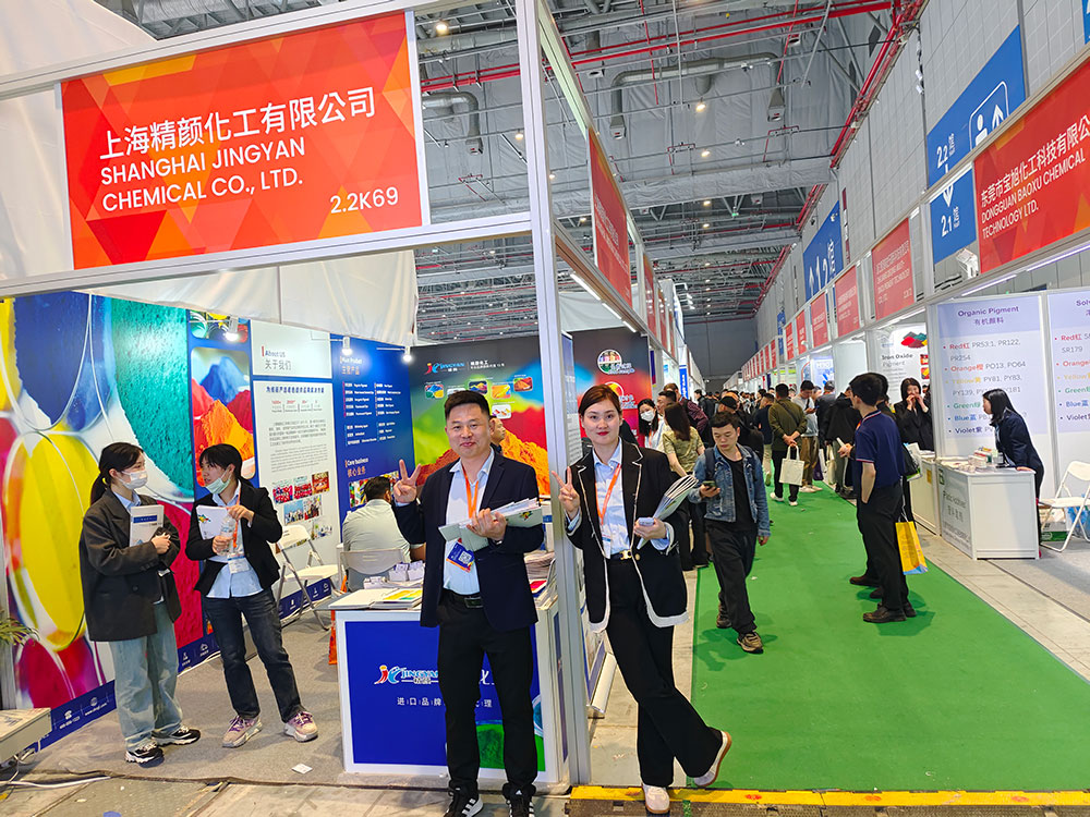 精顏團隊成員拍照